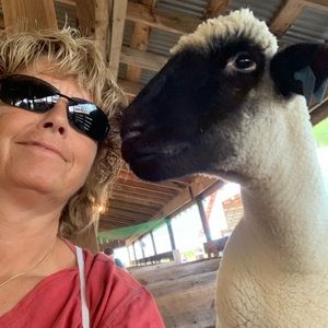 Meet your Posher, Denise